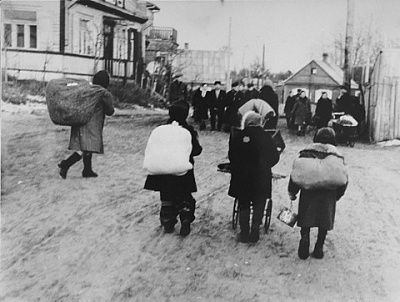 jews-move-their-household-possessions-new-quarters-following-small-ghetto-action-octob.jpg