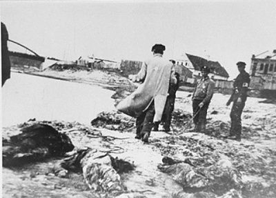 members-kovno-ghetto-fire-brigade-pull-bodies-murdered-jews-viliya-neris.jpg