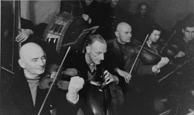 performance-kovno-ghetto-orchestra.jpg