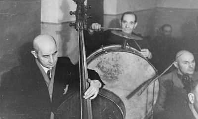 performance-kovno-ghetto-orchestra2.jpg