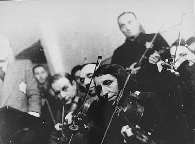 violinists-perform-kovno-ghetto-orchestra.jpg