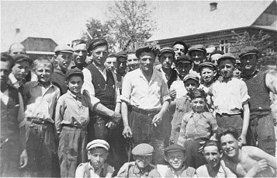 group-portrait-jewish-men-children-kolbuszowa-ghetto.jpg