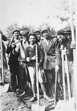 Group portrait of Jews at forced labor building a road in Kolbuszowa.jpg