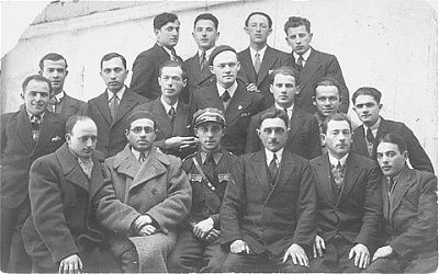 group-portrait-members-zionist-group-brit-trumpeldor-kolbuszowa.jpg