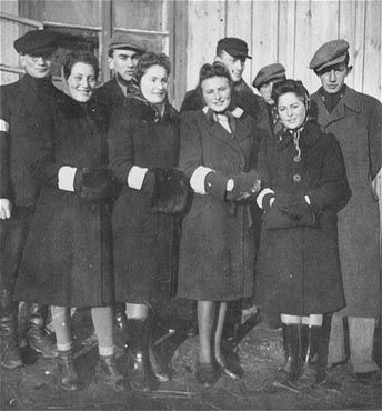 Kolbuszowa and Rzeszów Jewish Life and Ghetto Photos, 1929-1941 - Group portrait of young men and women in the Kolbuszowa ghetto