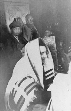 Jews attend a synagogue service in Kolbuszowa.jpg