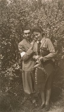 Kolbuszowa and Rzeszów Jewish Life and Ghetto Photos, 1929-1941 - Naftali Saleschütz and Rozia Susskind pose in front of a flowering lilac bush in the Kolbuszowa