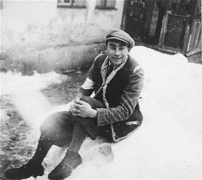 naftali-salesch-tz-sits-pile-snow-kolbuszowa-ghetto.jpg