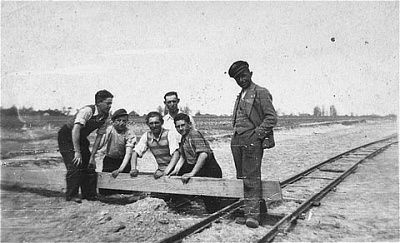 polish-jews-forced-labor-kolbuszowa.jpg