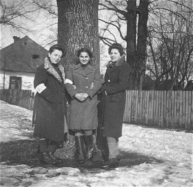 Three young women pose in front of a tree in the Kolbuszowa ghetto.jpg