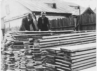 jewish-lumber-merchant-talks-customer-family-lumberyard-rzeszow-poland.jpg