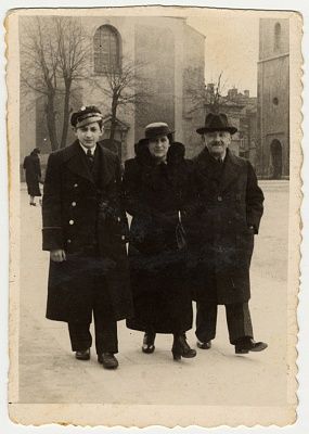 jewish-teenager-his-parents-walk-down-street-rzeszow.jpg