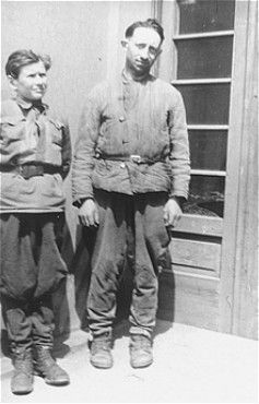 Kolbuszowa and Rzeszów Jewish Life and Ghetto Photos, 1929-1941 - Lyba Leibowicz (right) poses with Jozek Hodor (left) in Rzeszow