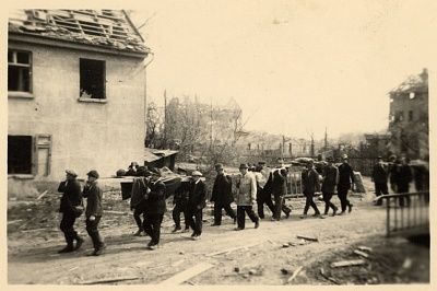 german-civilians-forced-bury-corpses-nordhausen-concentration-camp.jpg
