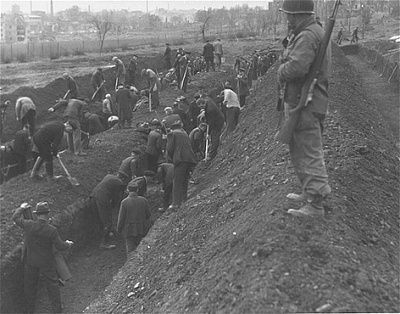 german-civilians-town-nordhausen-dig-mass-graves-victims-nordhausen-c.jpg