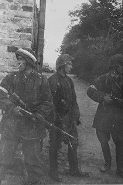 Name: Members of the Zoska battalion of the Armia Krajowa in action during the 1944 Polish resistance .jpg
Views: 4597
Size: 22.9 KB