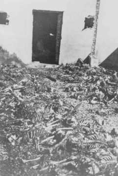 remains-of-inmates-1944.jpg