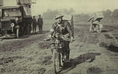 British-cyclist-carrying-pigeons-to-front.jpg