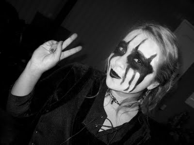 blackmetal_peaceful_chick.jpg