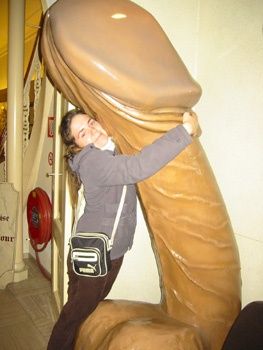 4105_2053_giant-penis.jpg