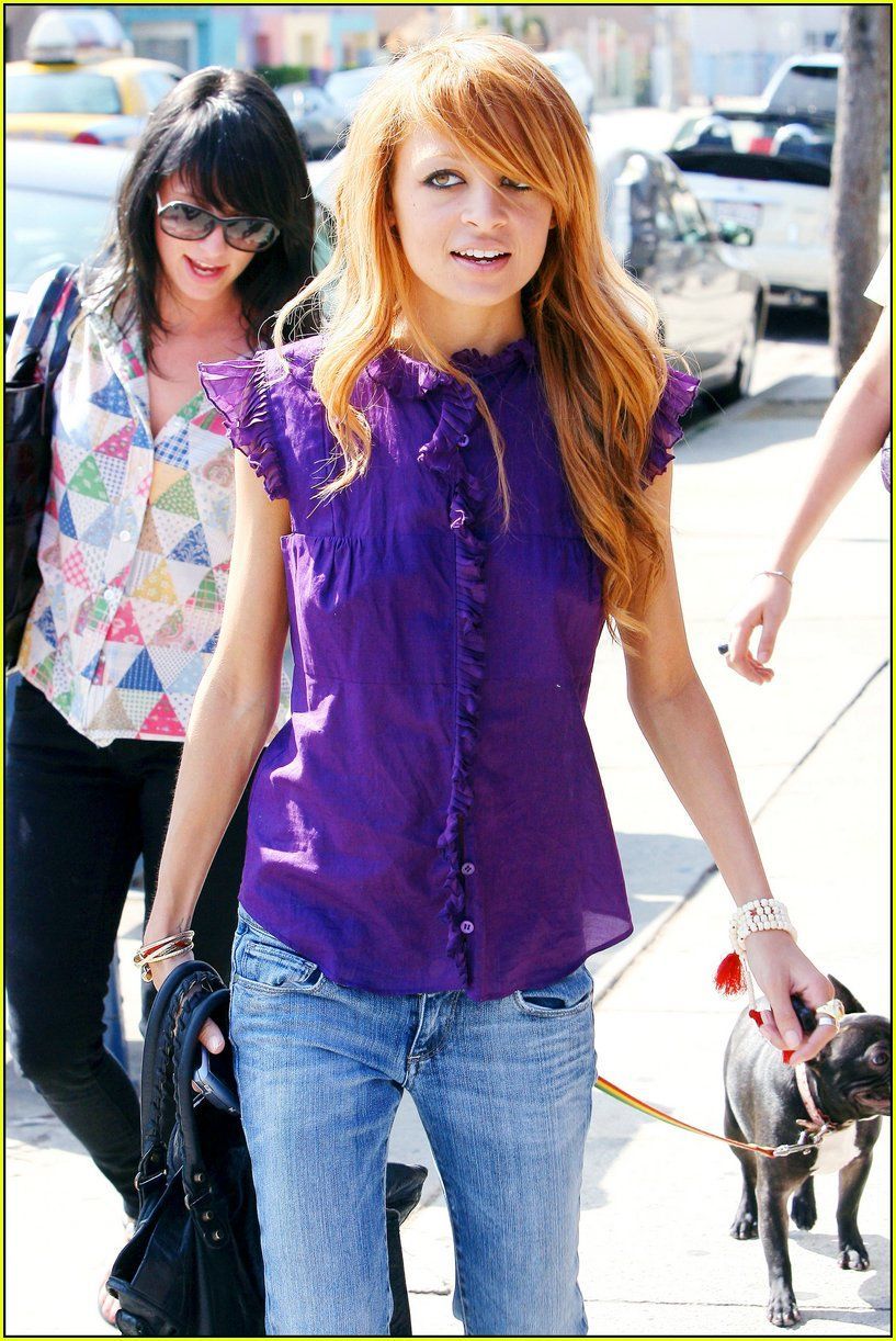 51105_CelebrityInc_NicoleRichie_ThongSlip03_122_427lo.jpg