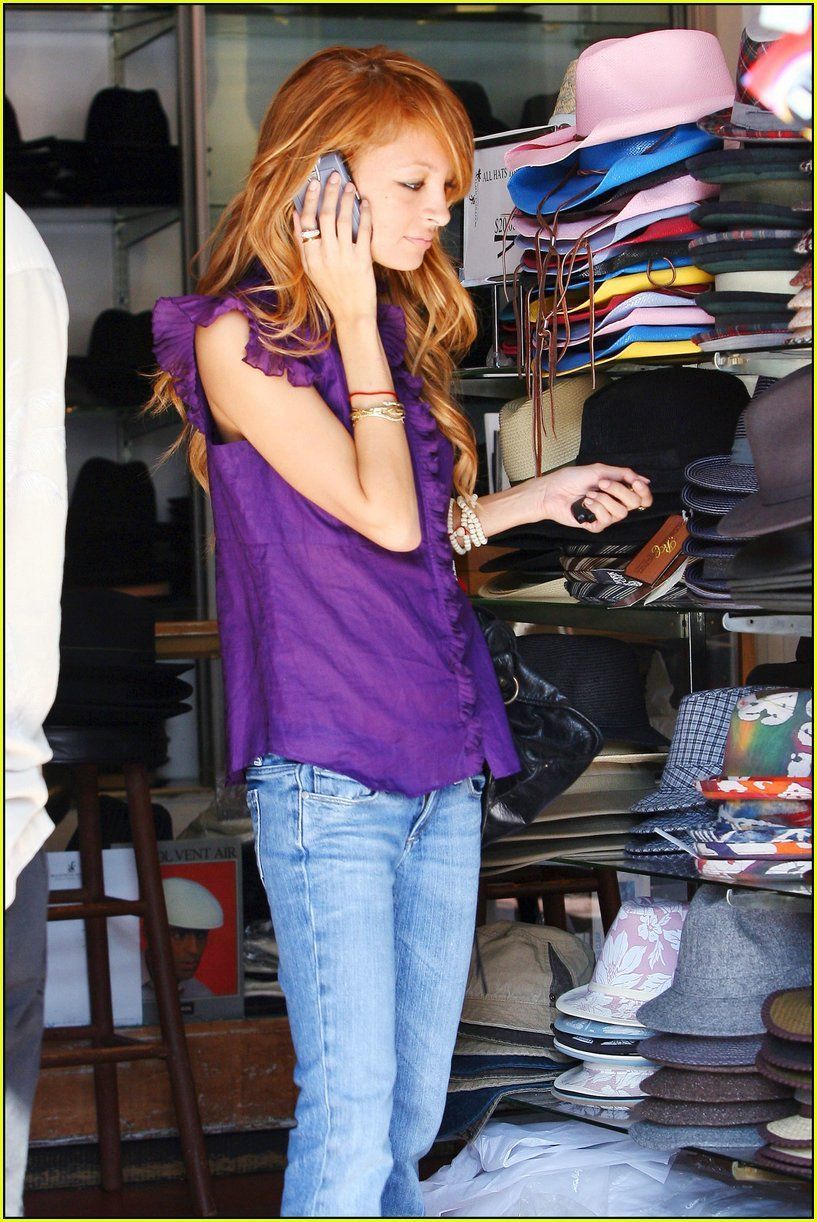 51110_CelebrityInc_NicoleRichie_ThongSlip04_122_355lo.jpg