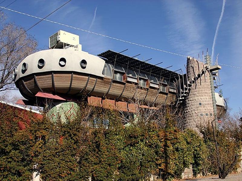 hoovercraft house new mexico.jpg