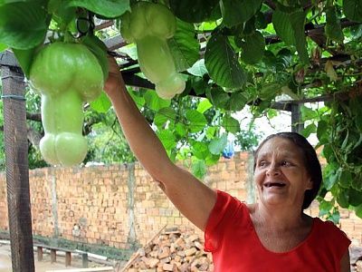 passion-fruit-women.jpg