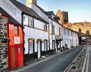 ConwySmallestHouse_TheAncientBrit.jpg