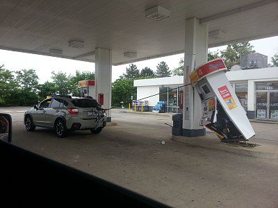 gas-pump-idiot.jpg