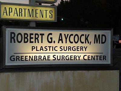 plastic-surgeon.jpg